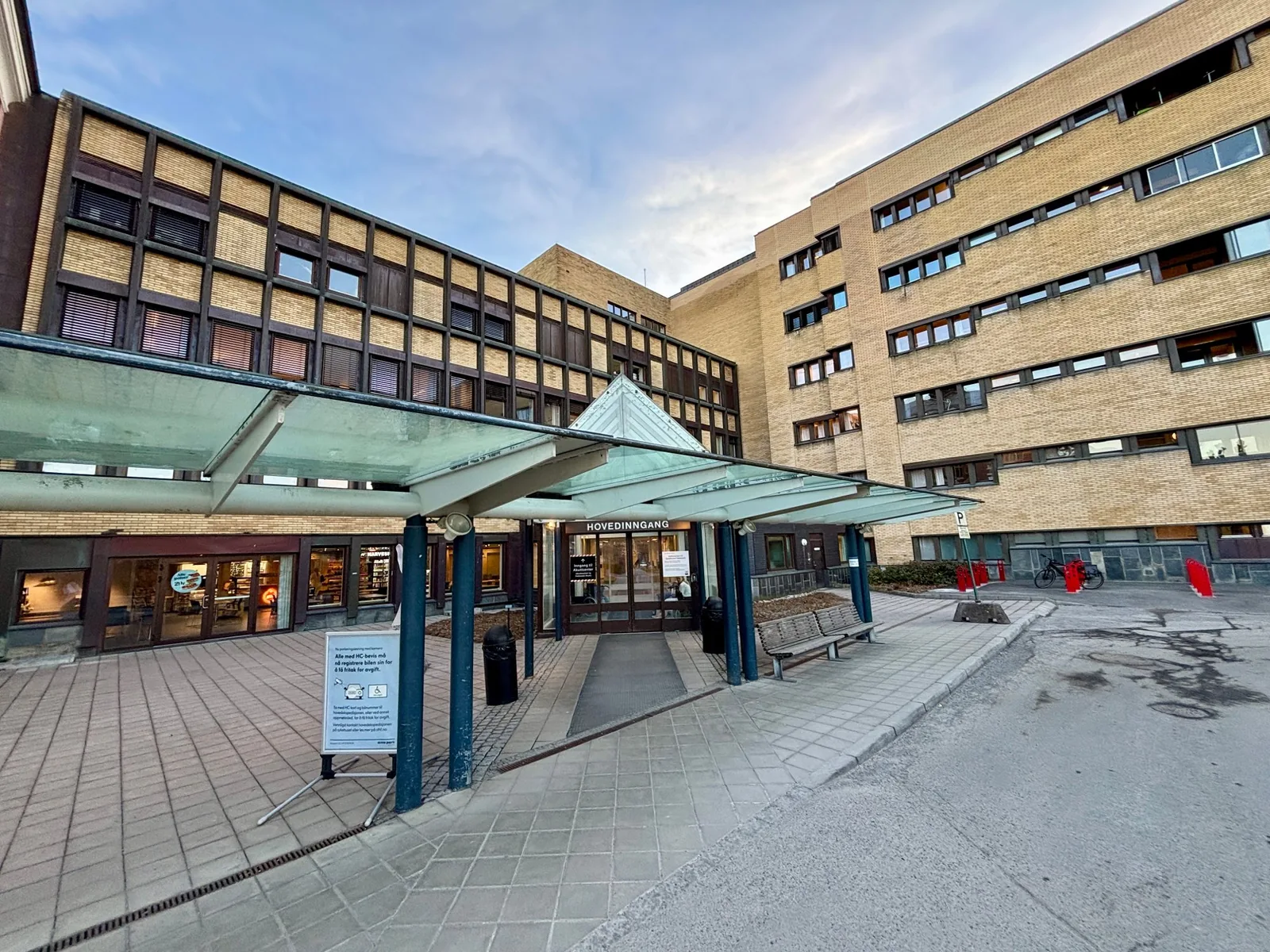 Ambulansearbeider avskjediget etter varsler fra kolleger