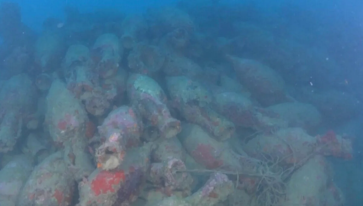 Antikk skipsvrak med 500 amfora oppdaget utenfor Sicilia