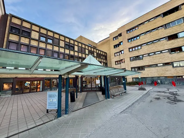 Ambulansearbeider avskjediget etter varsler fra kolleger