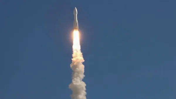 SpaceX Starship fullfører første bane-testflyvning