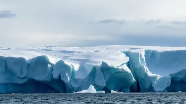 Svalbard: Isbreene smelter i et alarmerende tempo