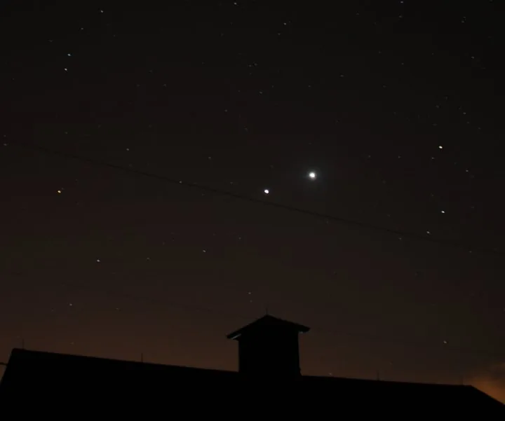 Venus og Jupiter møtes på himmelen over Sør-Norge